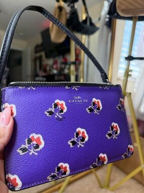 Coach Purple Floral Wristlet Wallet Zip Pouch Leather Wristlet 💜🌸✨
